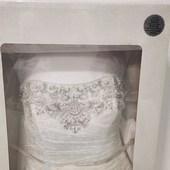 Davids Bridal A-line Lace Wedding Dress With Side Split Details Size: 10 - Picture 5 of 10